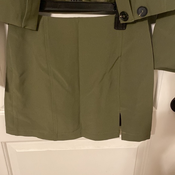 Army Green 2 Piece Crop Blazer Mini Skirt Set Size S - Picture 3 of 5